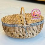 سبد پیکنیک حصیری تخم مرغی رنگ روشن با آستر قابل شستشو