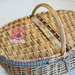 سبد پیکنیک حصیری تخم مرغی رنگ روشن با آستر قابل شستشو